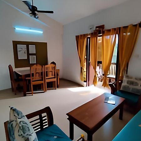 Ronne'S 2Bhk Lagoon Apartment -卡兰古特 外观 照片